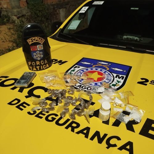 Força Tática da 2º Cia do Grupo Charlie apreende entorpecentes no morro do macaco, na Pescaria