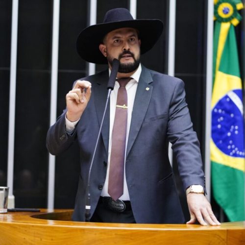 Deputado diz que a única coisa que “Careca do INSS” não pode ser acusado é “de ter cabelo”