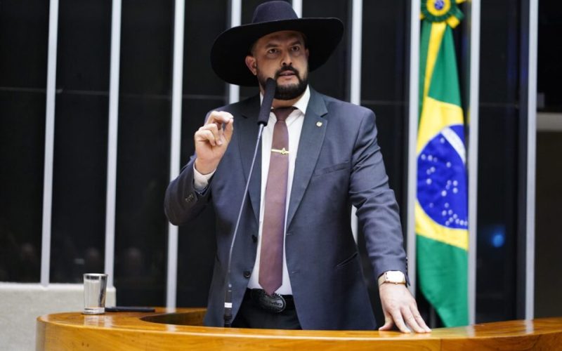 Deputado diz que a única coisa que “Careca do INSS” não pode ser acusado é “de ter cabelo”