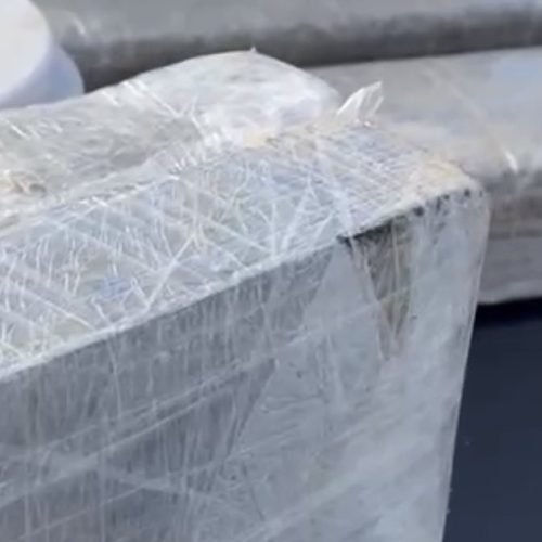 Suspeito é preso com 13kg de maconha e cocaína após denúncia no Feitosa