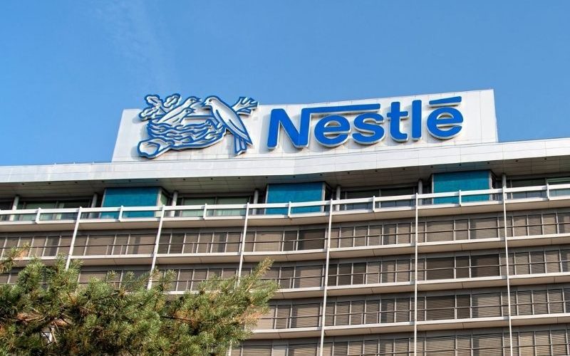 CEO da Nestle é demitido após ser flagrado em relacionamento secreto com funcionária