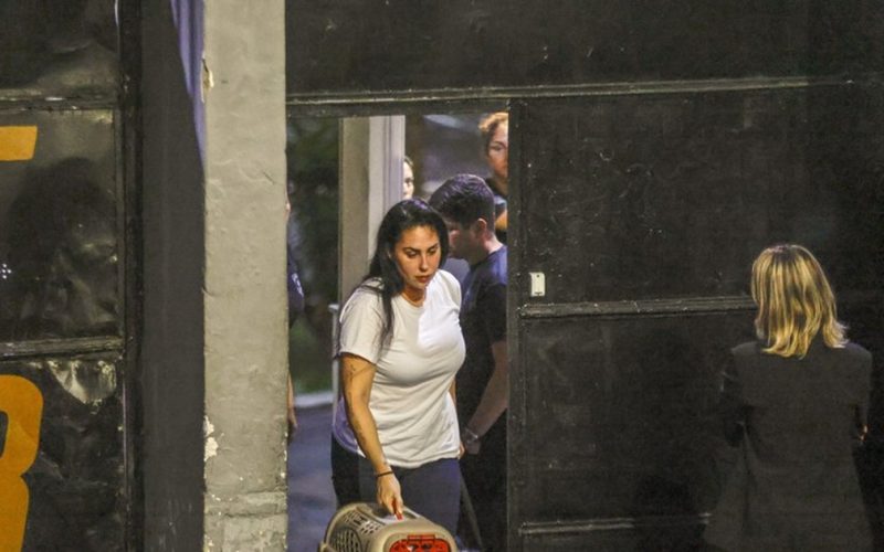 Monique Medeiros se entrega após STF restabelecer prisão no caso Henry Borel