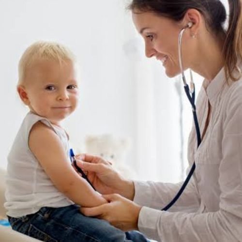 Nem autorização dos pais libera pediatras para expor crianças na internet, alerta SBP