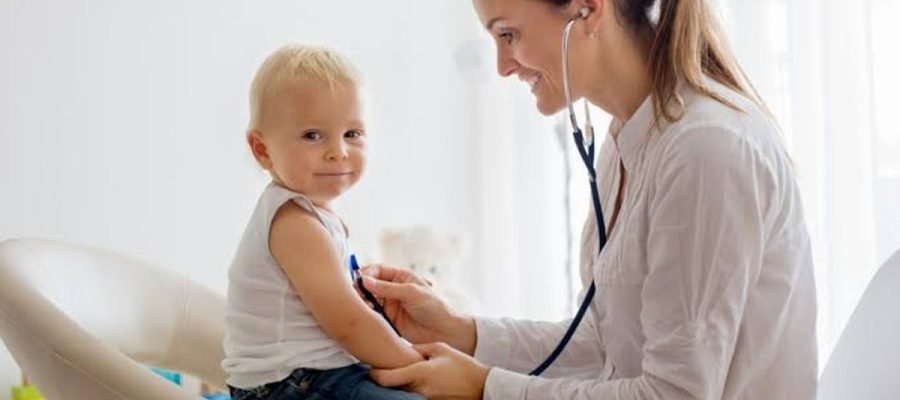 Nem autorização dos pais libera pediatras para expor crianças na internet, alerta SBP