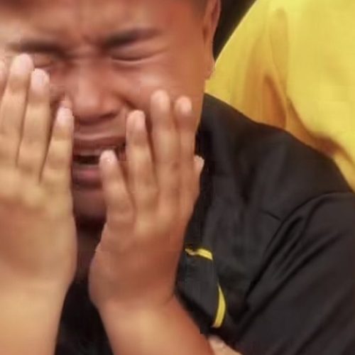 Cena emocionante em Joaquim Gomes mostra reação de torcedor mirim após gol do Brasil