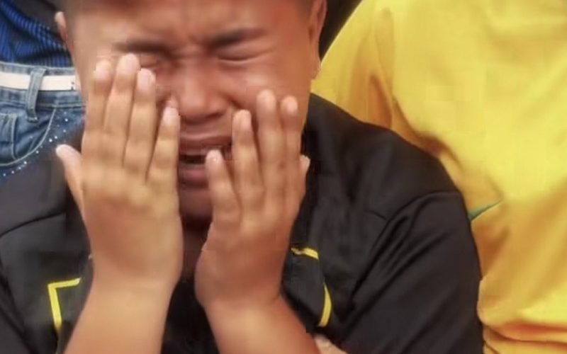 Cena emocionante em Joaquim Gomes mostra reação de torcedor mirim após gol do Brasil