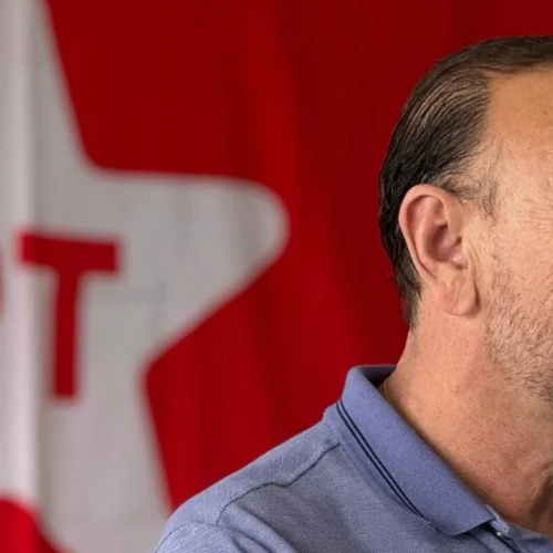 Presidente do PT afirma que partido quer se aproximar da juventude evangélica e dos motoristas por app