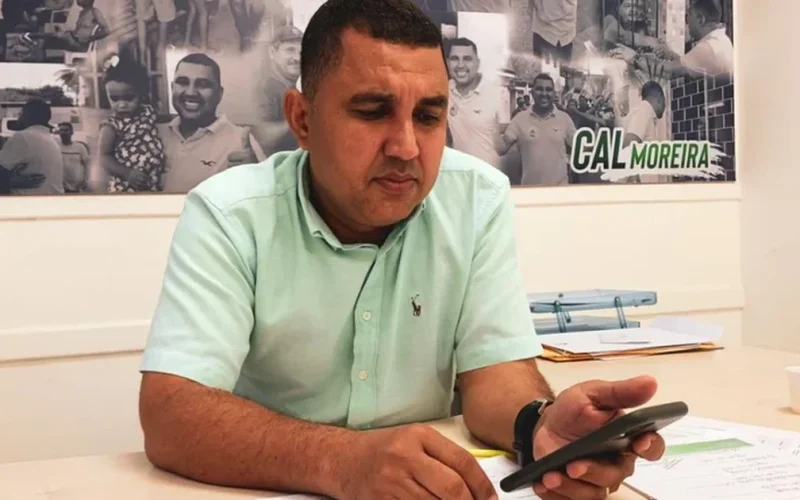Vereador Cal Moreira volta a cobrar solução da BRK após desperdício de água no Jacintinho