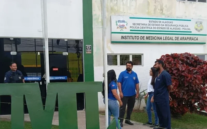 Polícia Científica procura familiares de jovem morto a tiros em rodovia de Alagoas
