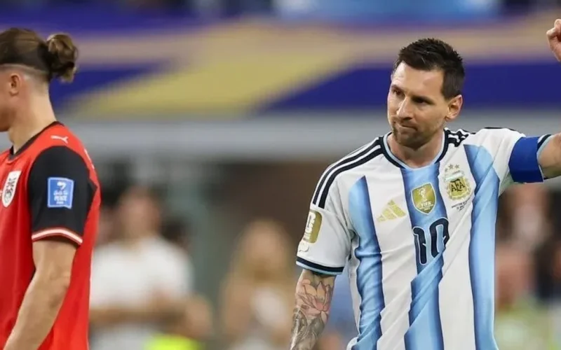 Messi bate recorde, Argentina vence a Áustria e garante vaga no mata-mata da Copa