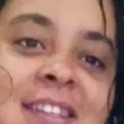 Mulher morta a marteladas pelo companheiro é sepultada em Maceió; família pede justiça