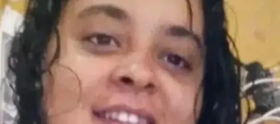 Mulher morta a marteladas pelo companheiro é sepultada em Maceió; família pede justiça