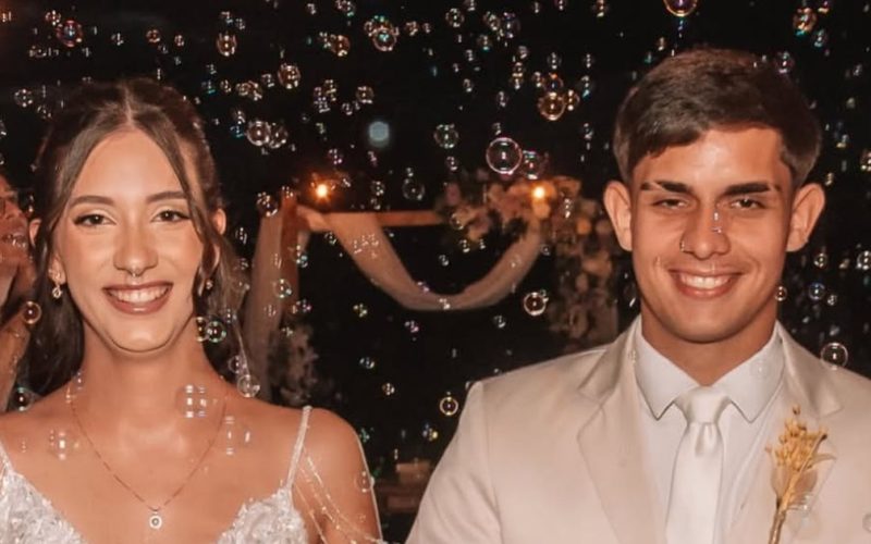 Casal que morreu 20 dias após se casar é sepultado junto