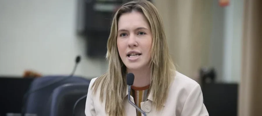 Cibele Moura reage à decisão do TJAL que cancela matrícula de 158 alunos da Uncisal: “Nossa luta continua mais forte”