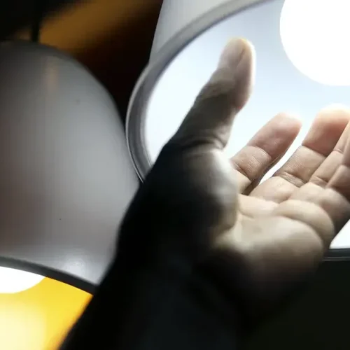 Bandeira tarifária das contas de luz segue amarela em julho