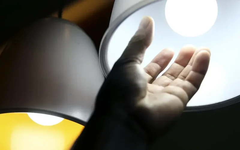 Bandeira tarifária das contas de luz segue amarela em julho