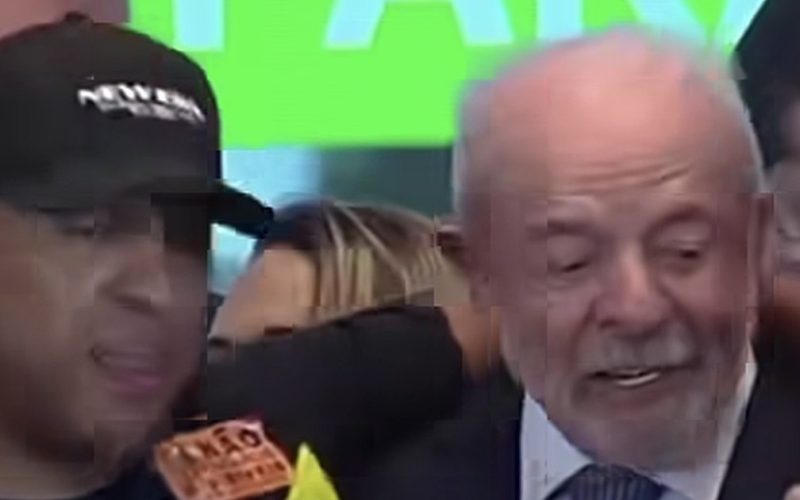 Lula é aclamado em evento ao assinar linha de crédito para motoristas de app