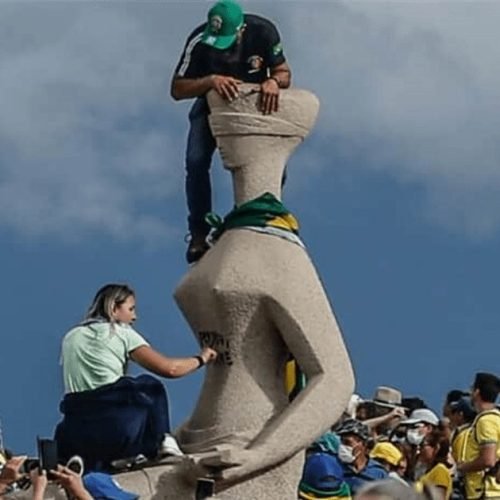 Moraes cobra explicações após falhas em tornozeleira de Débora do Batom