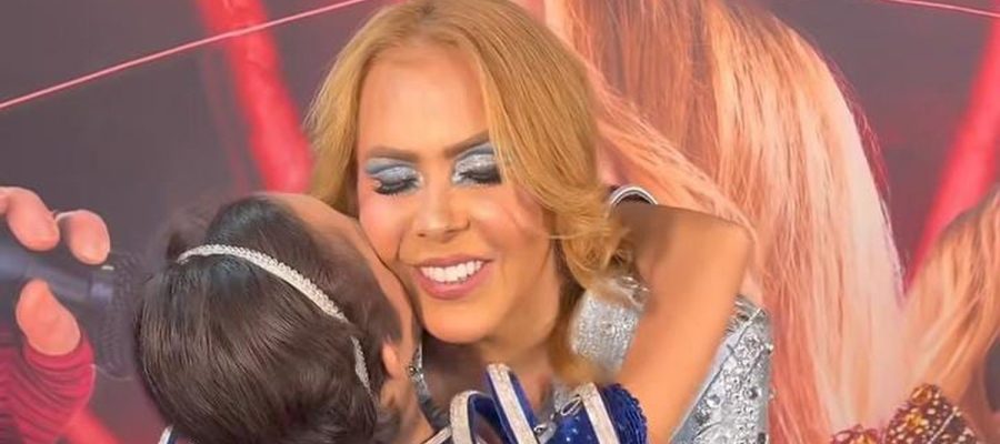 Influênciadora com Síndrome de Down se emociona ao conhecer Joelma em Juazeiro do Norte