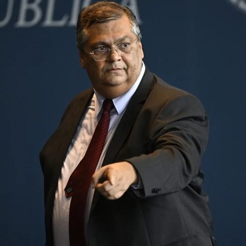 Flávio Dino manda PF analisar indícios de crimes em emendas PIX