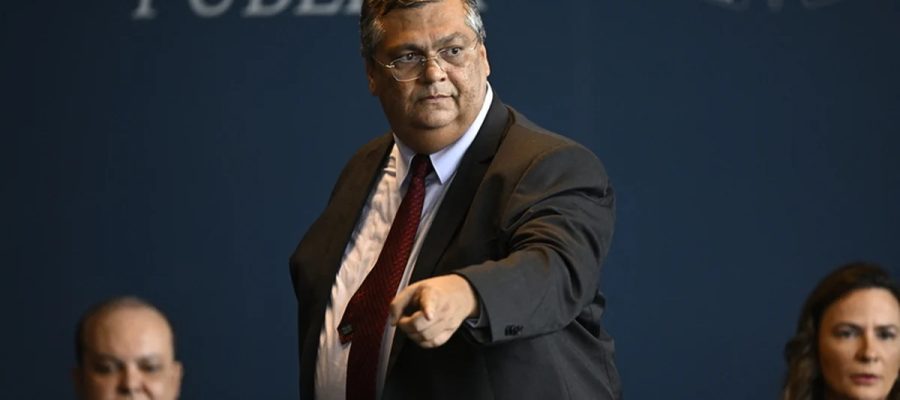 Flávio Dino manda PF analisar indícios de crimes em emendas PIX