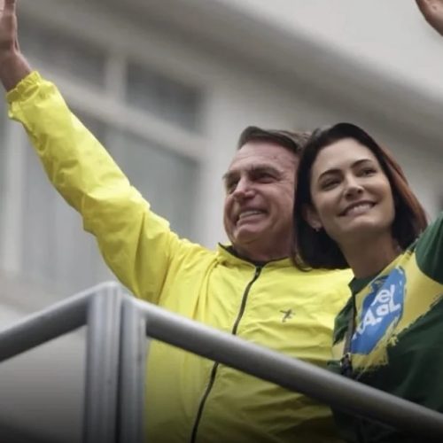 Michelle Bolsonaro diz a aliados que não desistiu de candidatura