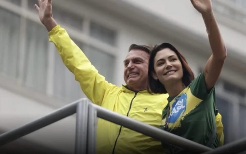 Michelle Bolsonaro diz a aliados que não desistiu de candidatura