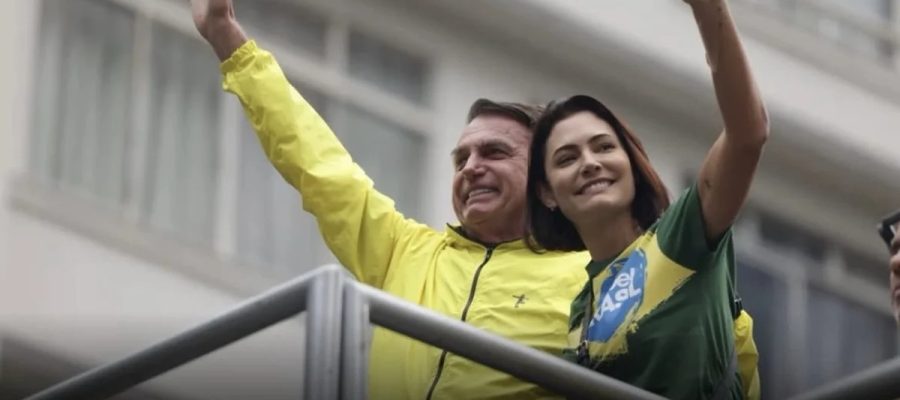 Michelle Bolsonaro diz a aliados que não desistiu de candidatura