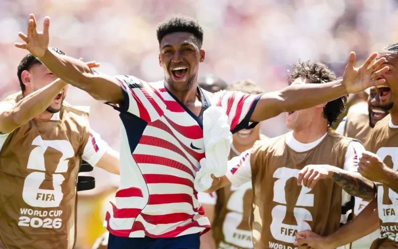 Estados Unidos vencem Austrália, mantêm 100% de aproveitamento e avançam ao mata-mata da Copa