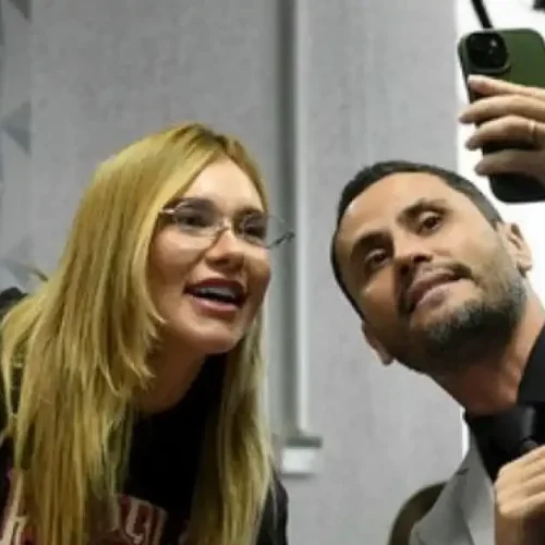 “Fui um idiota”: senador pede perdão por foto com Virginia na CPI das Bets