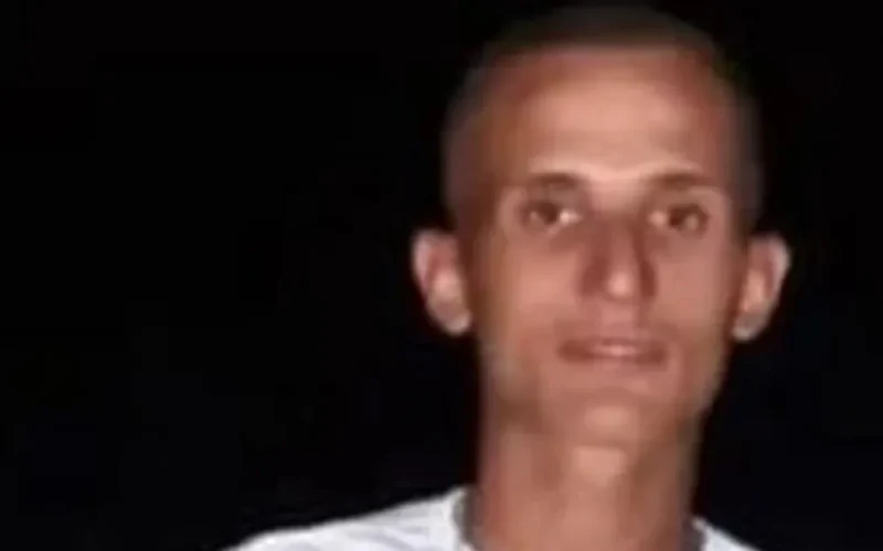 Motociclista de 25 anos morre após colisão com picape na BR-101