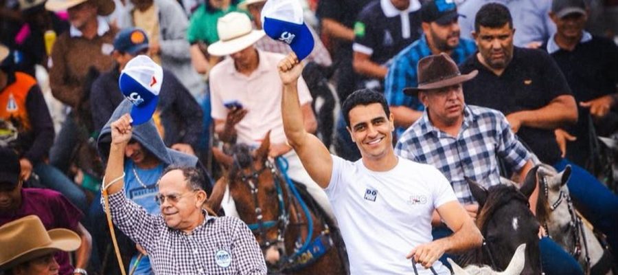 Gilvan Barros celebra o Casamento do Matuto em Girau do Ponciano e estreita ainda mais os laços com seus conterrâneos ao lado de JHC