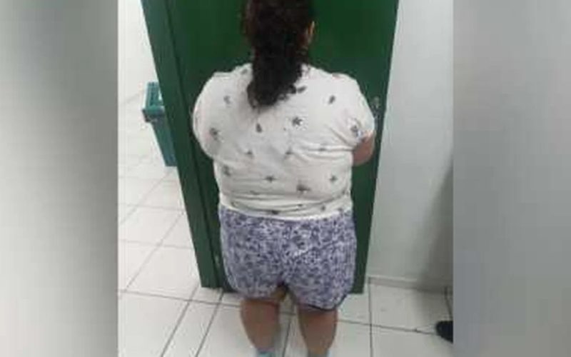 Mulher de 37 que ‘fingia’ ter 12 anos usava mamadeira, chupeta e enganou família por 14 meses