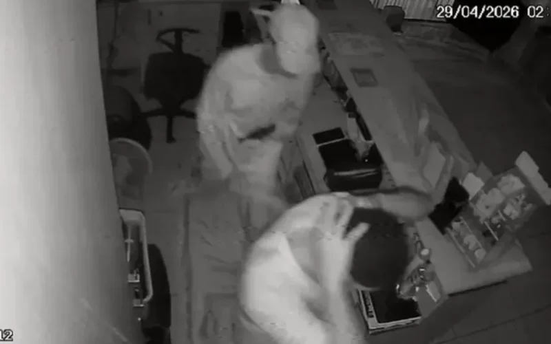 Vídeo revela momento em que criminosos se passam por policiais em pousada na Pajuçara