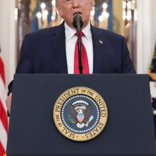 Trump diz que pretende “bombardear” o Irã se negociações falharem