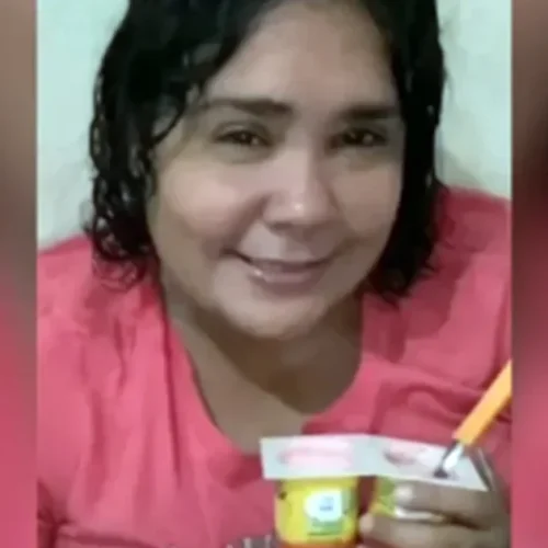 Mulher que fingiu ter 12 anos é indiciada por golpe em que simulava câncer para obter dinheiro
