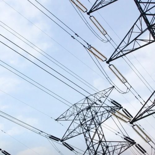 Aneel aprova aumento nas tarifas de transmissão de energia; veja o impacto no consumidor
