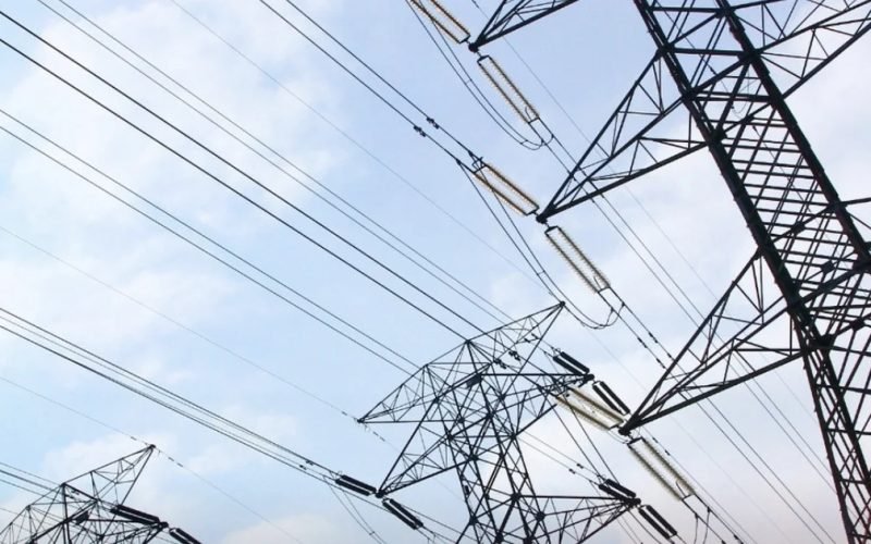 Aneel aprova aumento nas tarifas de transmissão de energia; veja o impacto no consumidor