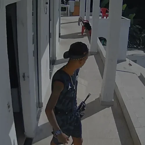 Vídeos mostram traficantes com fuzis e festa de luxo antes de operação que prendeu um dos líderes do crime no RJ