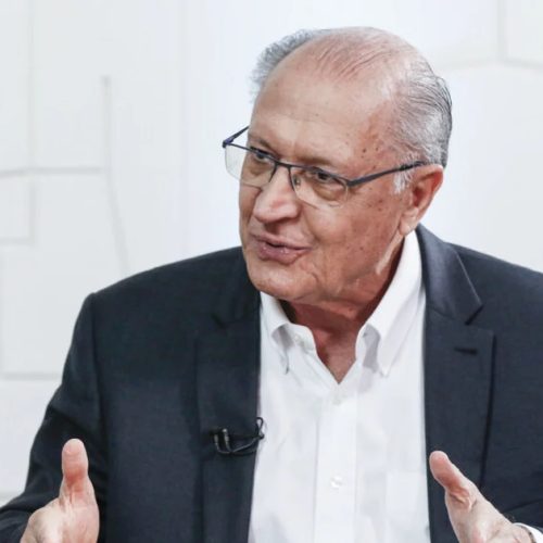 Em meio à pressão no governo, Alckmin diz não ser contra nem a favor da ‘taxa das blusinhas’