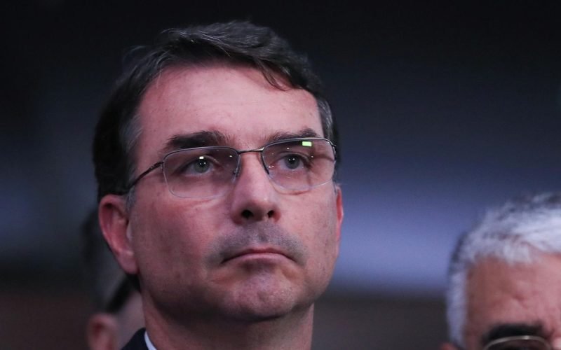 Flávio Bolsonaro terá mais tempo de TV que Jair Bolsonaro teve nas últimas eleições