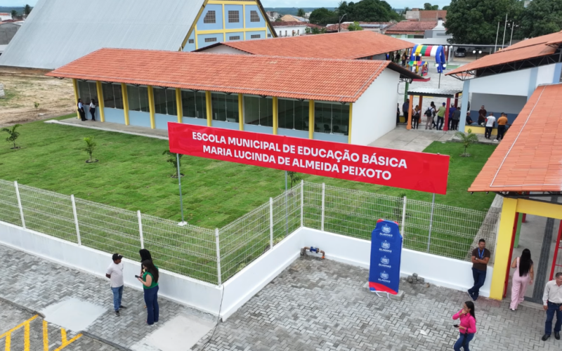 Penedo recebe nova e moderna escola, sala do Saúde Até Você Digital e 37 ruas pavimentadas