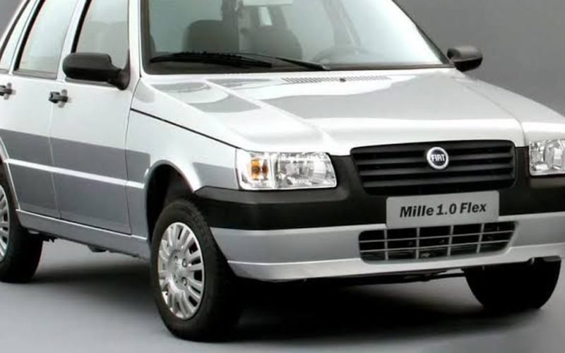 Economista defende Fiat Uno de R$ 8 mil: “Não pago IPVA e gasto R$ 150 por semana”