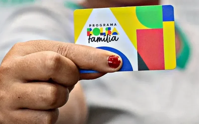 Mais de 106 mil famílias deixam Bolsa Família em Alagoas após aumento da renda