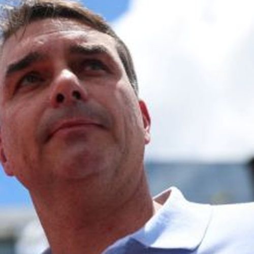 Flávio Bolsonaro culpa Lula por tarifas e diz que buscará diálogo com a China sobre exportações de carne