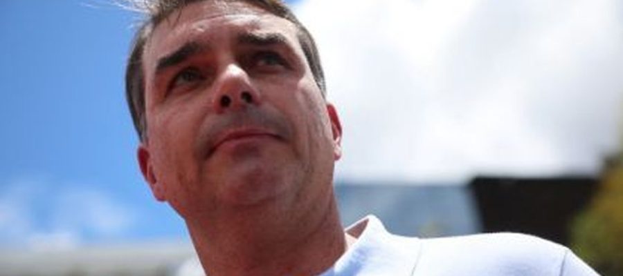 Flávio Bolsonaro culpa Lula por tarifas e diz que buscará diálogo com a China sobre exportações de carne