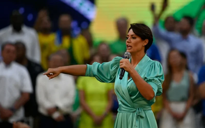 Michelle Bolsonaro se lança como candidata em 2026 e promete se erguer como “uma leoa”