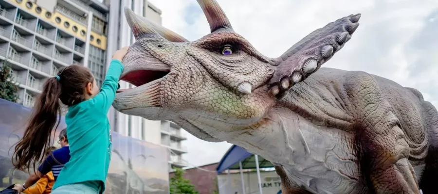 Estudo aponta que crianças fascinadas por dinossauros tendem a ter melhor desempenho escolar