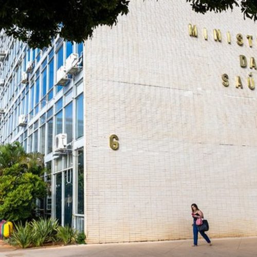 Farmacêutica que era ligada ao Master atrasa entrega de insulina ao SUS e é cobrada pelo governo