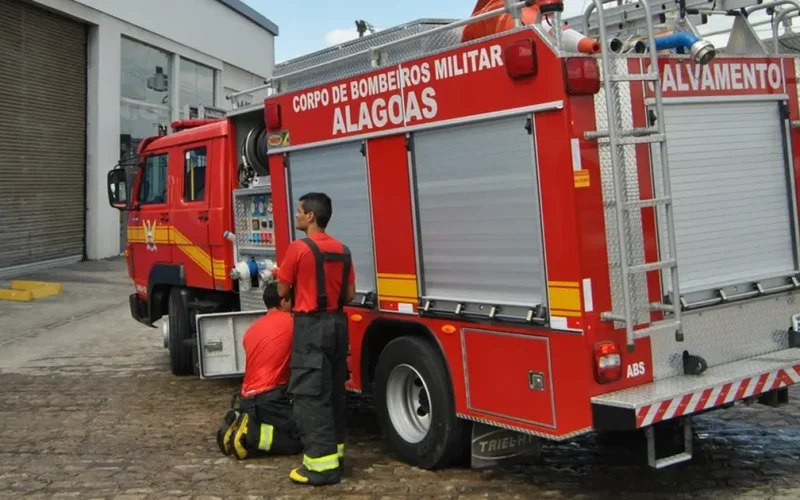 Homem é atacado por cachorro ao tentar resgatar animal de córrego na Jatiúca